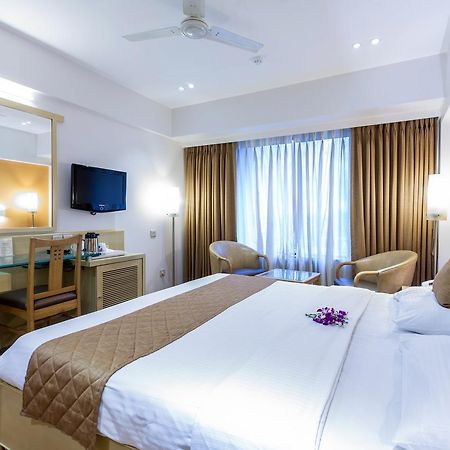 The Royal Orchid Hotel, Chembur Mumbai  Buitenkant foto