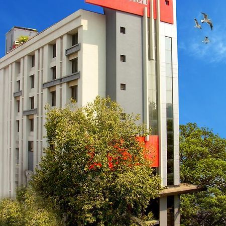 The Royal Orchid Hotel, Chembur Mumbai  Buitenkant foto