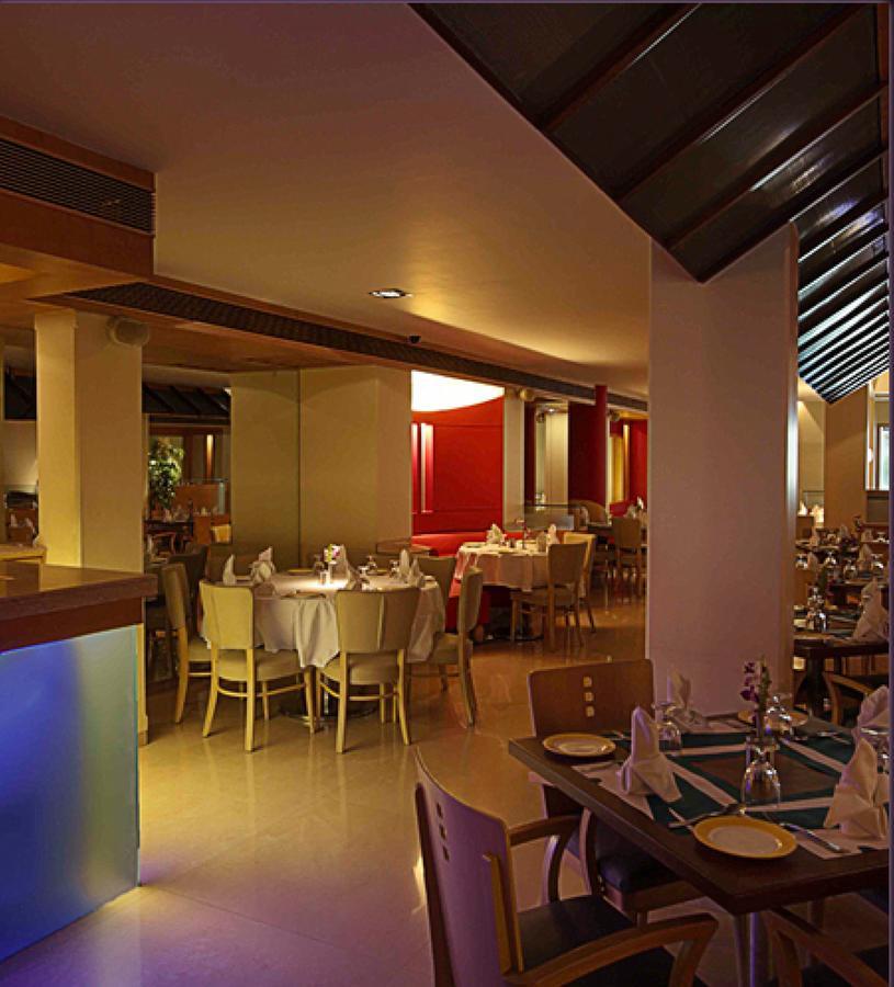 The Royal Orchid Hotel, Chembur Mumbai  Buitenkant foto