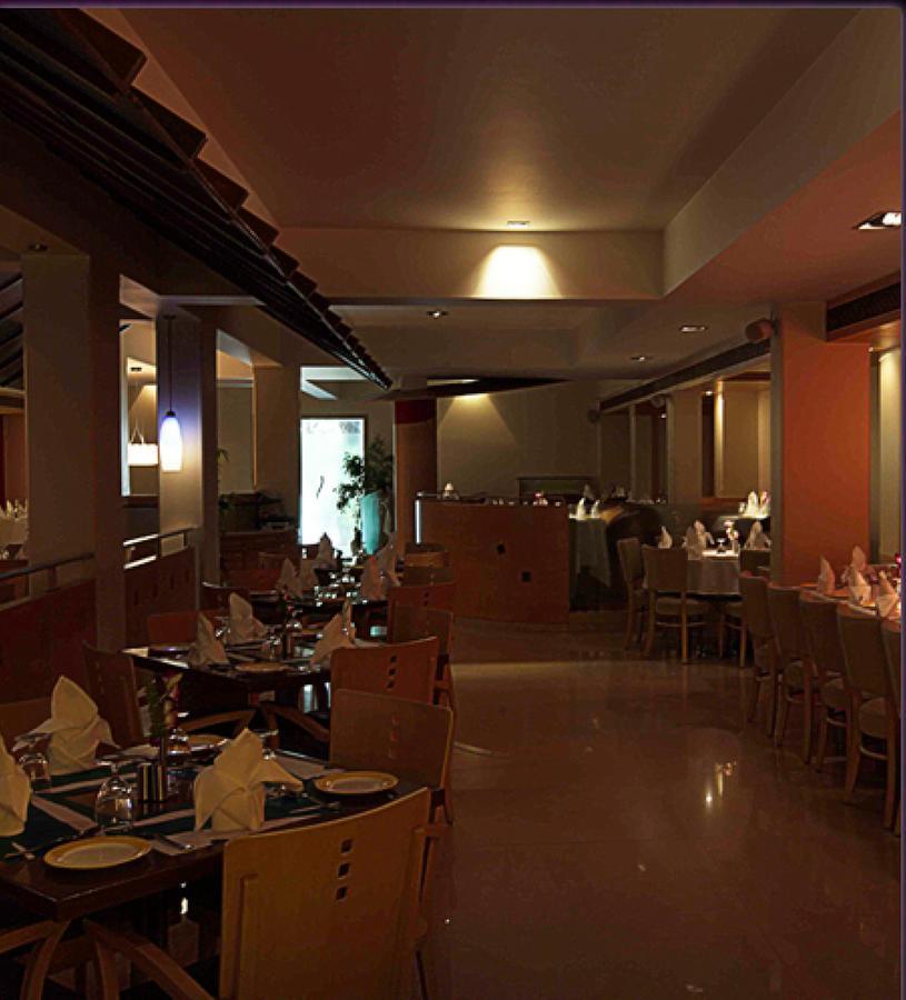 The Royal Orchid Hotel, Chembur Mumbai  Buitenkant foto