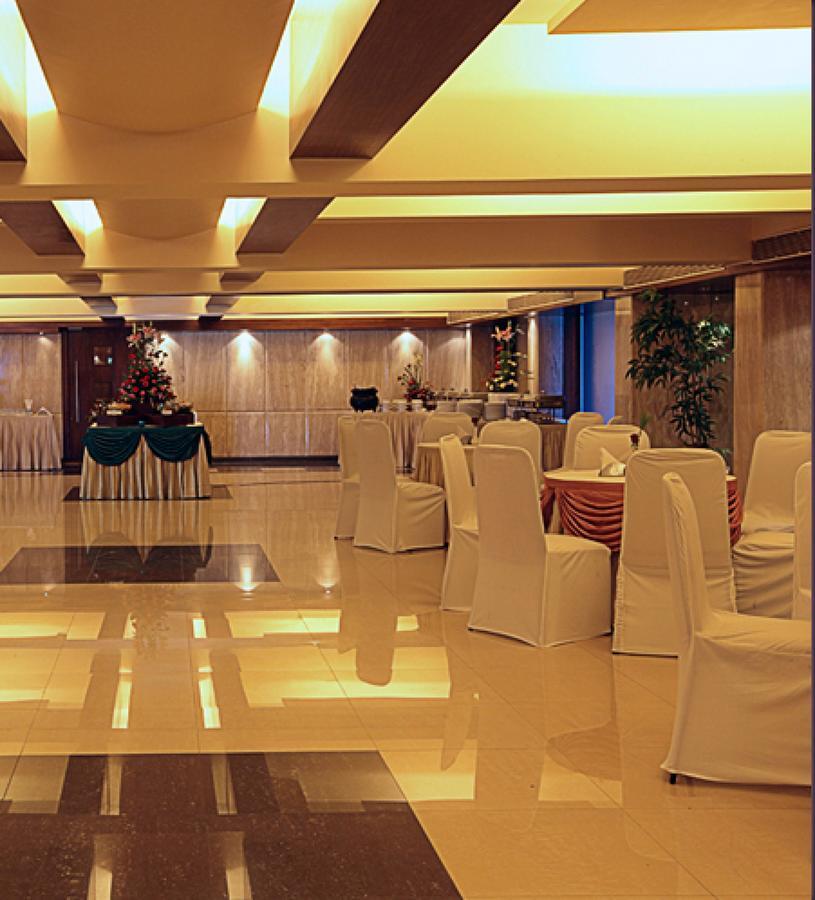 The Royal Orchid Hotel, Chembur Mumbai  Buitenkant foto