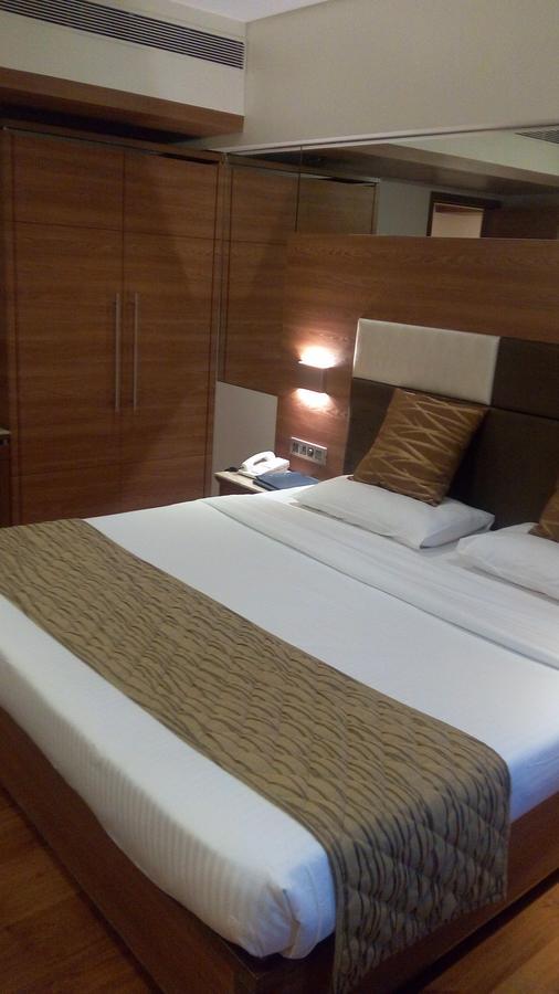 The Royal Orchid Hotel, Chembur Mumbai  Buitenkant foto