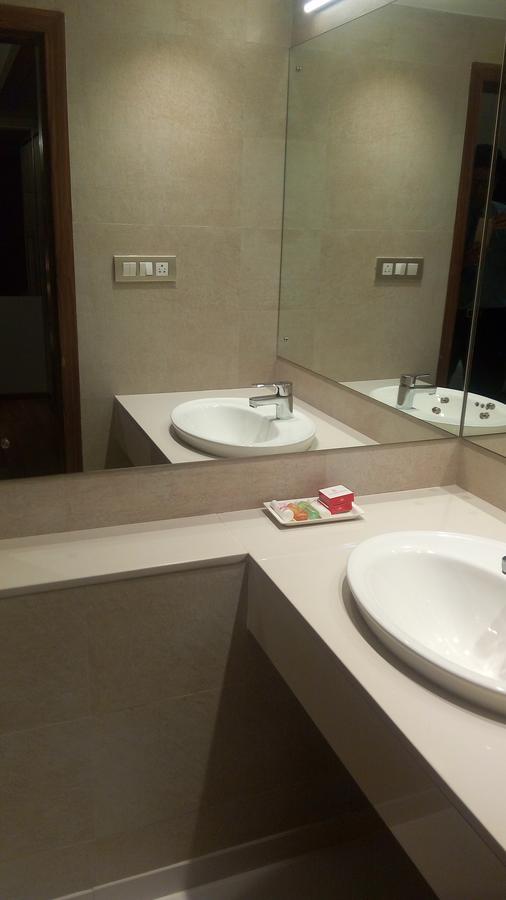 The Royal Orchid Hotel, Chembur Mumbai  Buitenkant foto