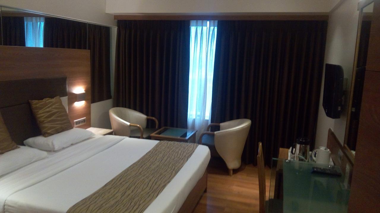 The Royal Orchid Hotel, Chembur Mumbai  Buitenkant foto