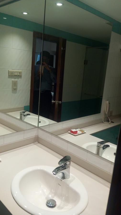 The Royal Orchid Hotel, Chembur Mumbai  Buitenkant foto