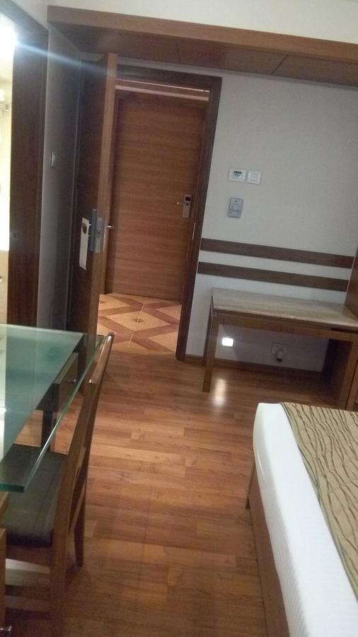 The Royal Orchid Hotel, Chembur Mumbai  Buitenkant foto