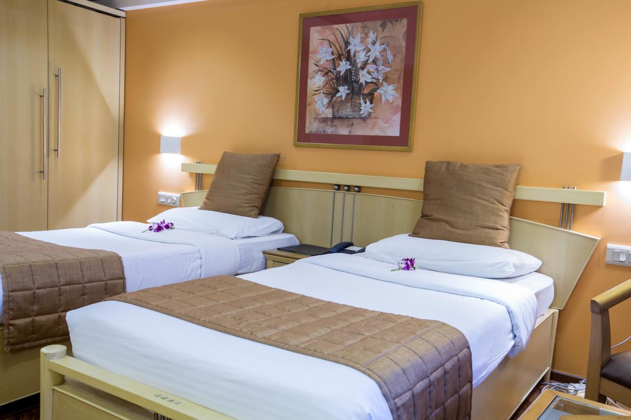 The Royal Orchid Hotel, Chembur Mumbai  Buitenkant foto