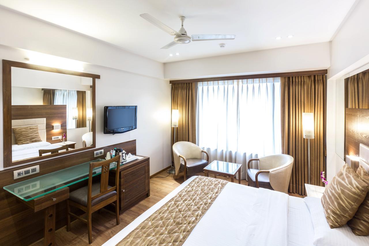 The Royal Orchid Hotel, Chembur Mumbai  Buitenkant foto