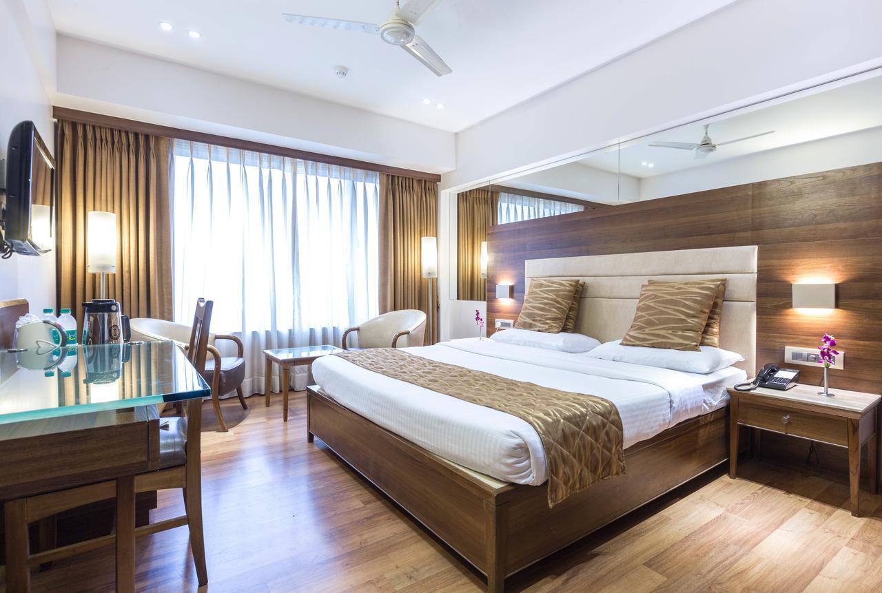 The Royal Orchid Hotel, Chembur Mumbai  Buitenkant foto